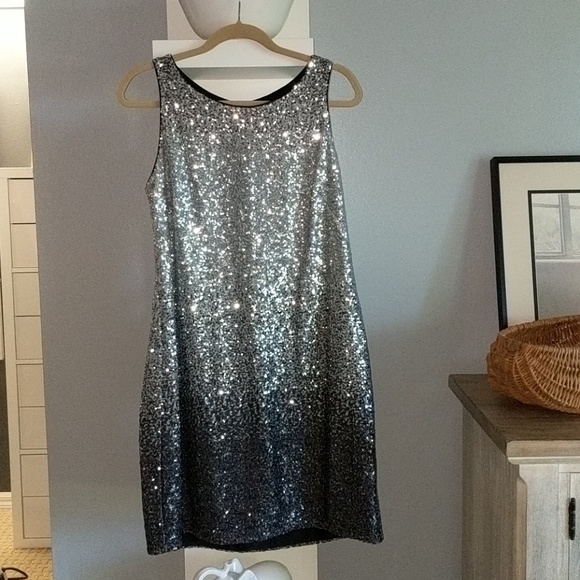 Vince Camuto Dresses & Skirts - You need this!!! 😍Vince Camuto cocktail dress